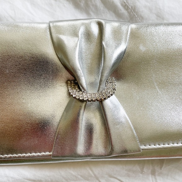 Silver Clutch - Picture 7 of 12